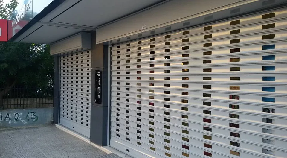 Εξωτερικά διάτρητα ρολά για κατάστημα — Κατάστημα Seven, φωτογραφία 2