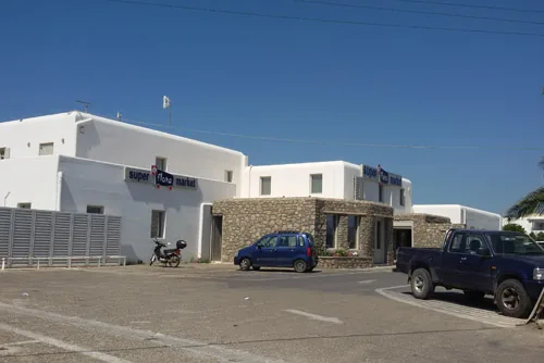 Μεταλλικά ρολά για κατάστημα στη Μύκονο