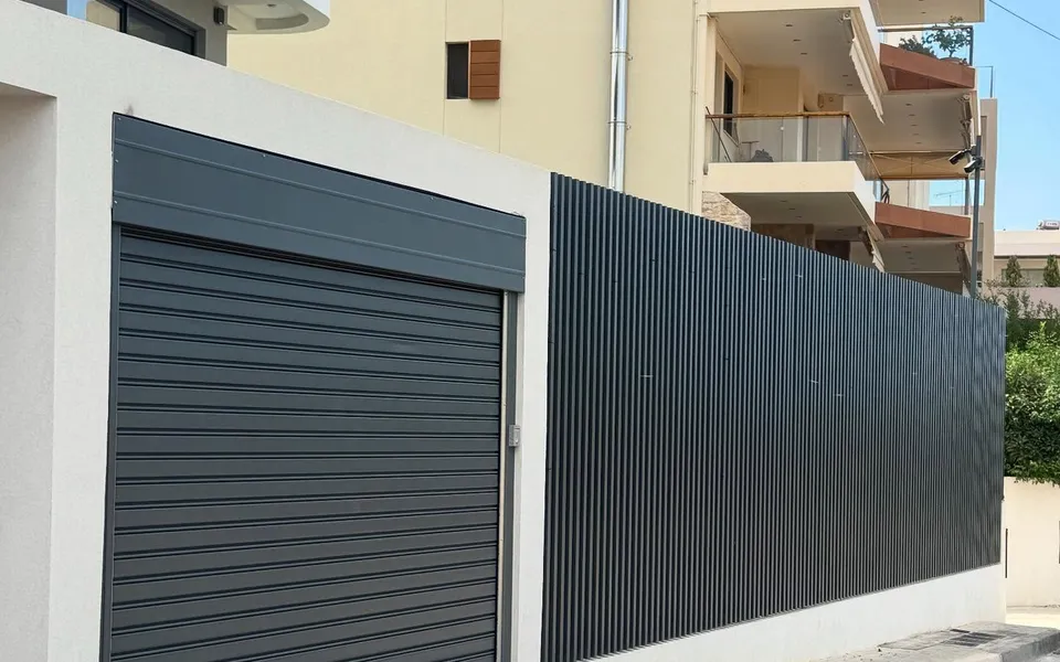 Γκαραζόπορτα ρολό σε πολυκατοικία, έργο Κανάνης
