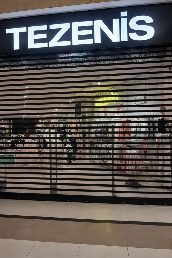 Ρολό ασφαλείας σε κατάστημα Tezenis