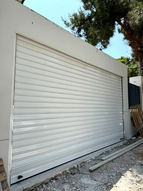 Λευκό ρολό σε αποθήκη