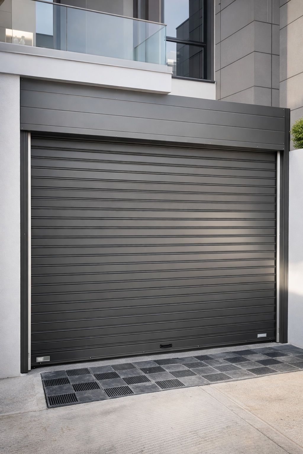 Σύγχρονη γκαραζόπορτα υψηλής αισθητικής