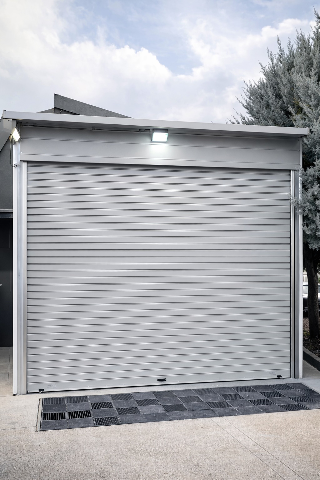 Λειτουργική γκαραζόπορτα με έμφαση στην ασφάλεια